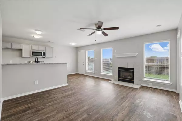 312 California Drive, Glenn Heights, TX 75154