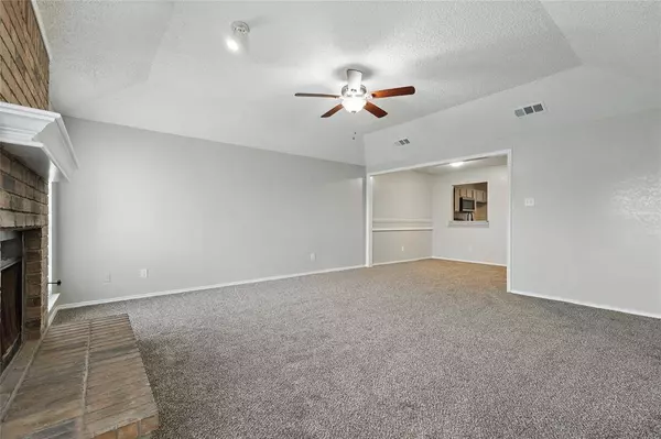 701 Inglewood Trail, Desoto, TX 75115