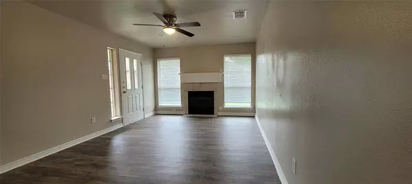 2633 Ventura Court, Glenn Heights, TX 75154