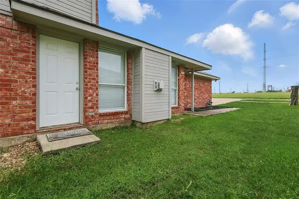 2820 Sunset Strip Avenue, Glenn Heights, TX 75154