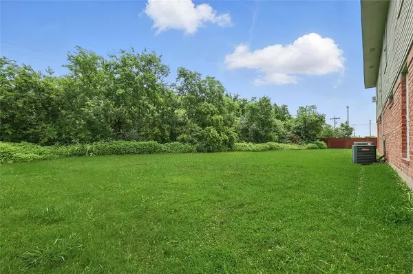 2820 Sunset Strip Avenue, Glenn Heights, TX 75154