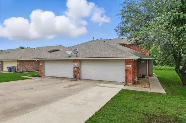 2820 Sunset Strip Avenue, Glenn Heights, TX 75154