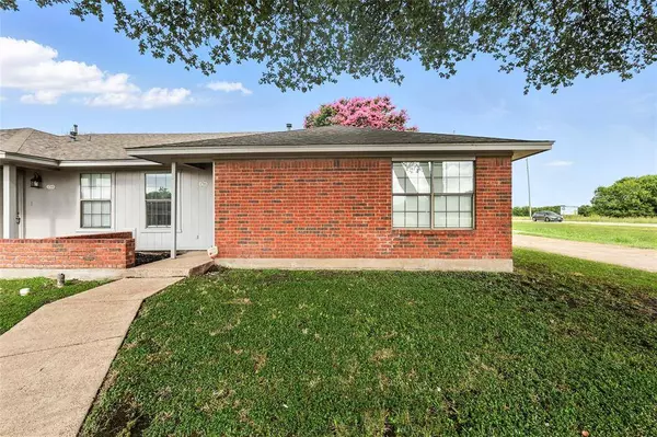 1701 Creekview Drive, Glenn Heights, TX 75154