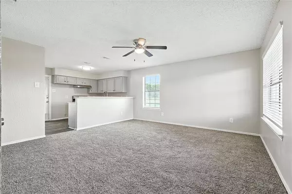 1701 Creekview Drive, Glenn Heights, TX 75154