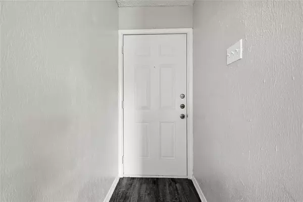 1701 Creekview Drive, Glenn Heights, TX 75154