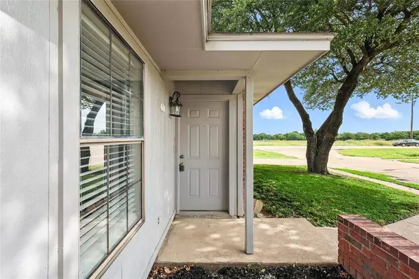 1701 Creekview Drive, Glenn Heights, TX 75154