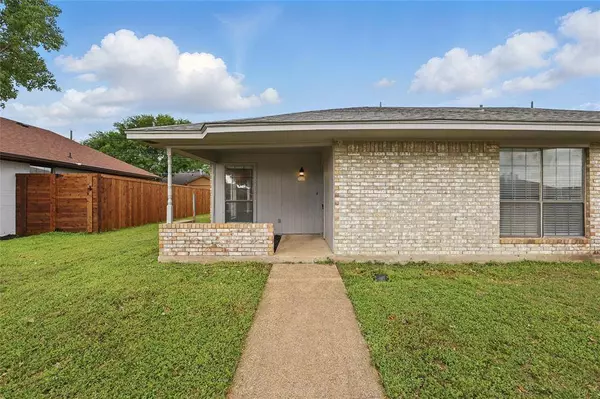 1723 Creekview Drive, Glenn Heights, TX 75154