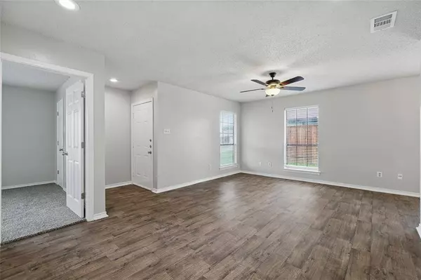 1723 Creekview Drive, Glenn Heights, TX 75154