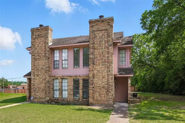 220 Davis Drive, Desoto, TX 75115