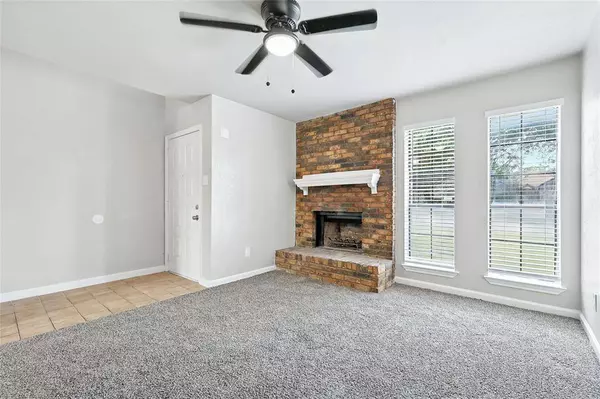 220 Davis Drive, Desoto, TX 75115