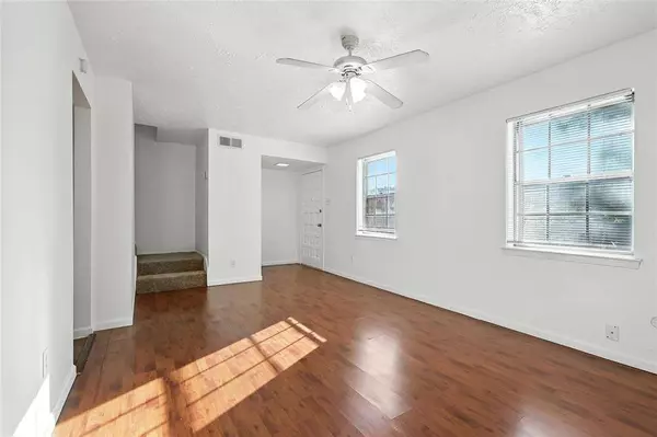 20 W Townhouse Lane #34, Grand Prairie, TX 75052