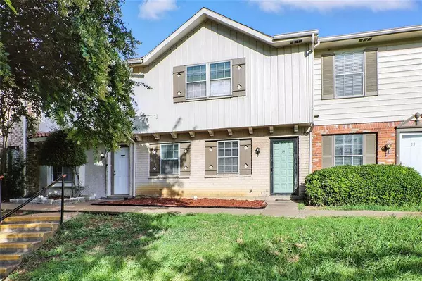 20 W Townhouse Lane #34, Grand Prairie, TX 75052