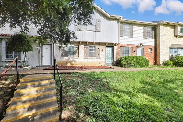 20 W Townhouse Lane #34, Grand Prairie, TX 75052