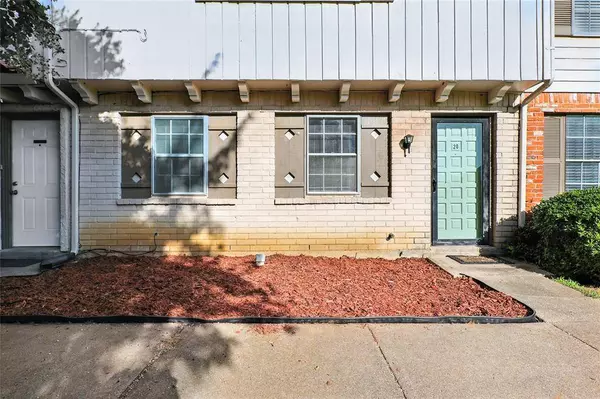 20 W Townhouse Lane #34, Grand Prairie, TX 75052