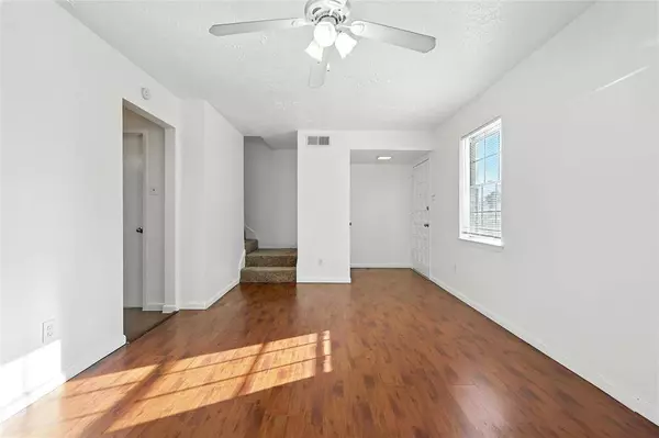 20 W Townhouse Lane #34, Grand Prairie, TX 75052