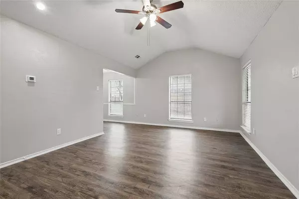 1707 Creekview Drive, Glenn Heights, TX 75154