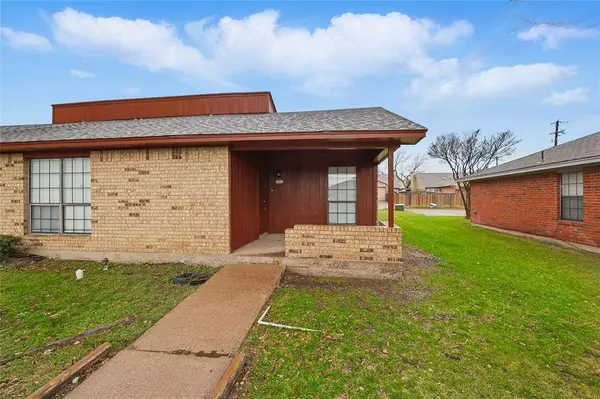 1707 Creekview Drive, Glenn Heights, TX 75154