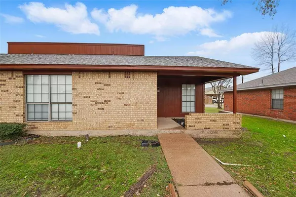 1707 Creekview Drive, Glenn Heights, TX 75154