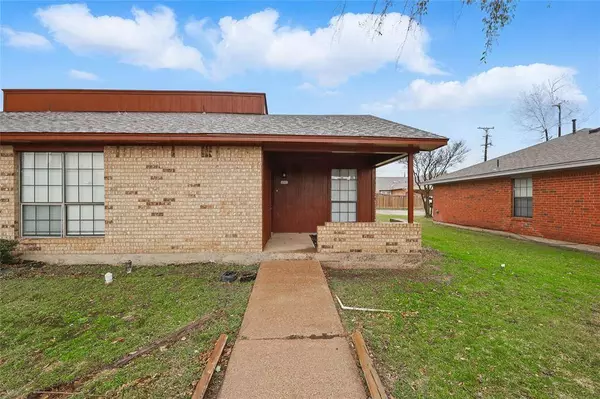 1707 Creekview Drive, Glenn Heights, TX 75154