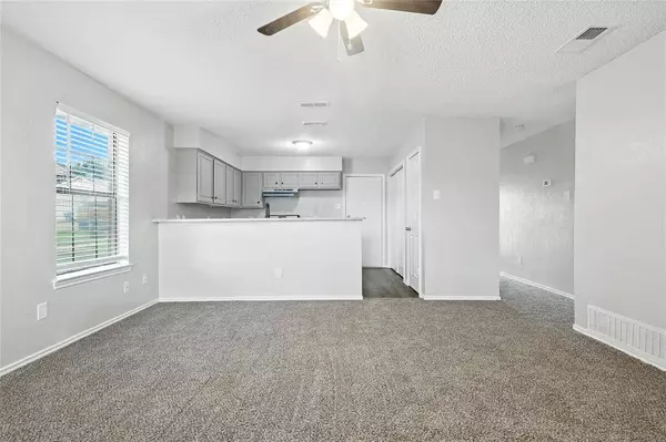 1703 Creekview Drive, Glenn Heights, TX 75154