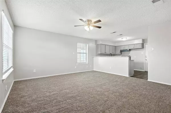 1703 Creekview Drive, Glenn Heights, TX 75154