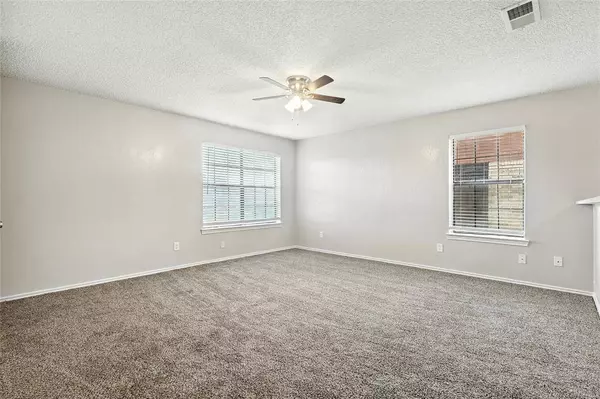 1703 Creekview Drive, Glenn Heights, TX 75154