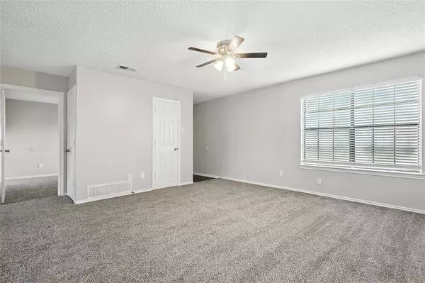 1703 Creekview Drive, Glenn Heights, TX 75154