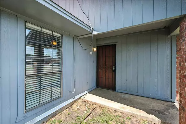 1735 Creekview Drive, Glenn Heights, TX 75154