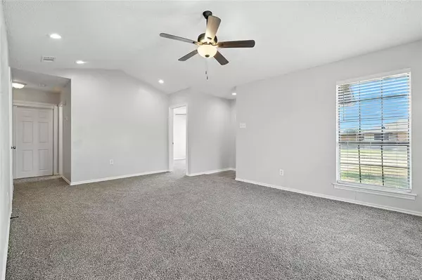 1735 Creekview Drive, Glenn Heights, TX 75154