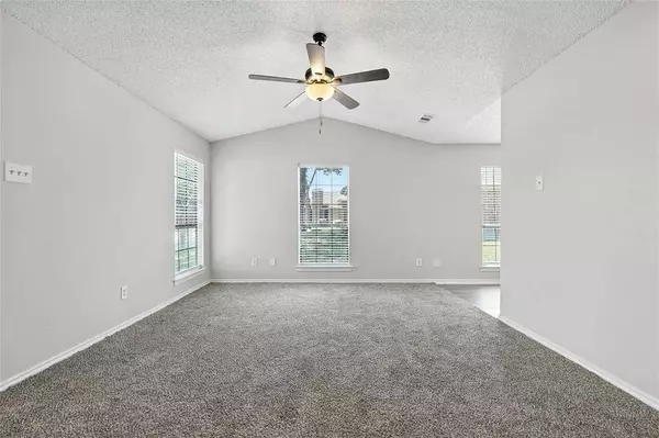 1735 Creekview Drive, Glenn Heights, TX 75154