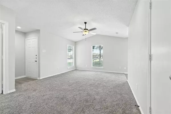 1735 Creekview Drive, Glenn Heights, TX 75154