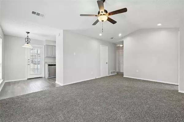 1735 Creekview Drive, Glenn Heights, TX 75154