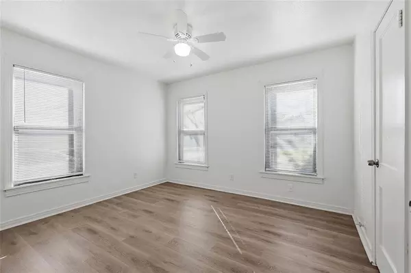 613 W Hammond Street, Lancaster, TX 75146