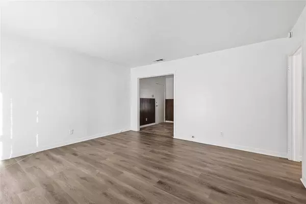 613 W Hammond Street, Lancaster, TX 75146