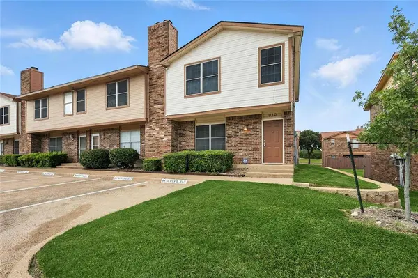 910 Cedar Terrace, Cedar Hill, TX 75104