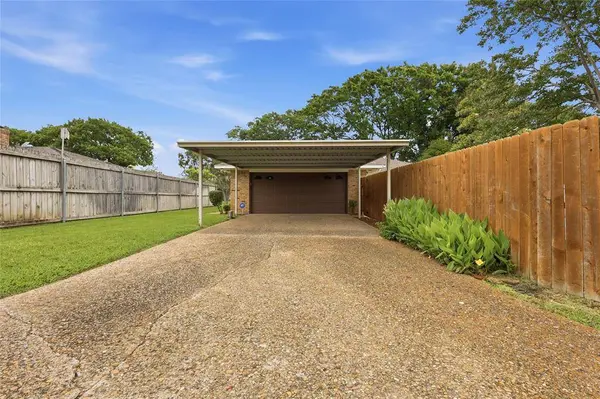 1030 Florence Drive, Duncanville, TX 75116
