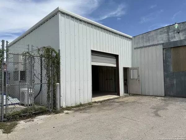 105 Center St UNIT SUITE, Marion, TX 78124