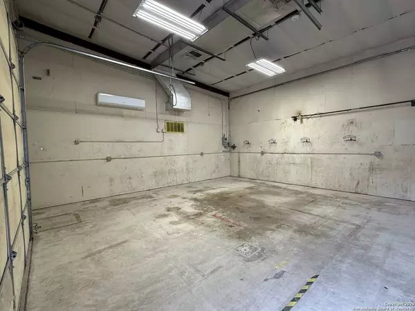 105 Center St UNIT SUITE, Marion, TX 78124