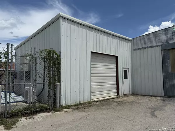 105 Center St UNIT SUITE, Marion, TX 78124