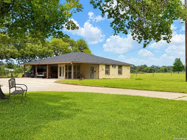 103 MISTY BND, Floresville, TX 78114