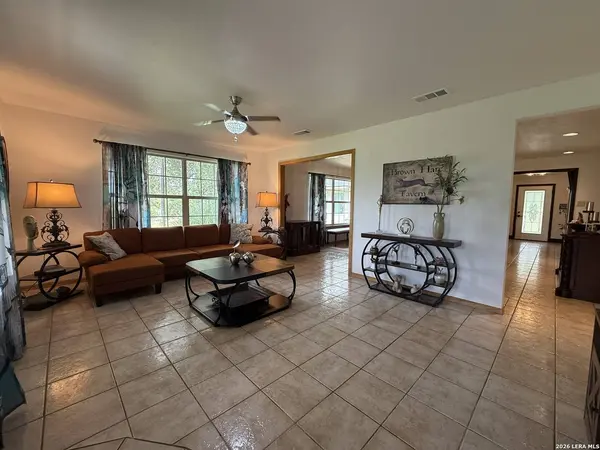 103 MISTY BND, Floresville, TX 78114