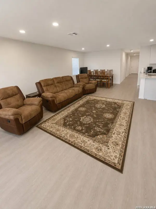 318 BERTRAM OAKS DR, Bertram, TX 78605