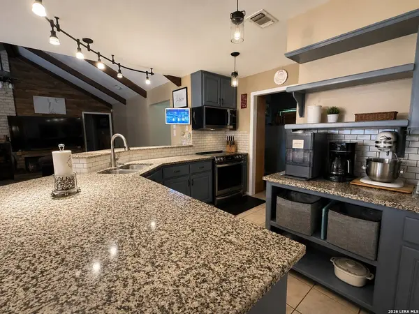 1309 ACORN RD, Hondo, TX 78861