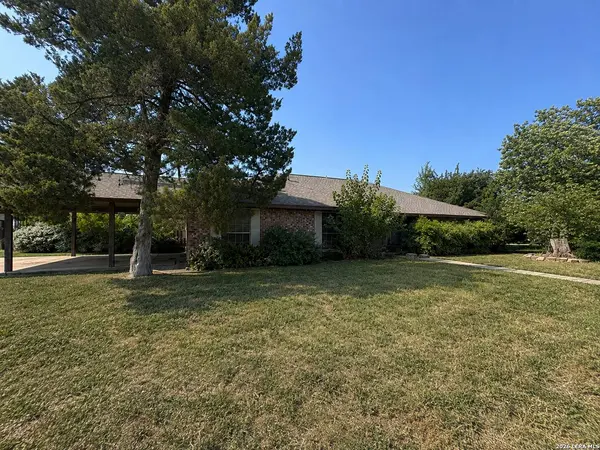 1309 ACORN RD, Hondo, TX 78861