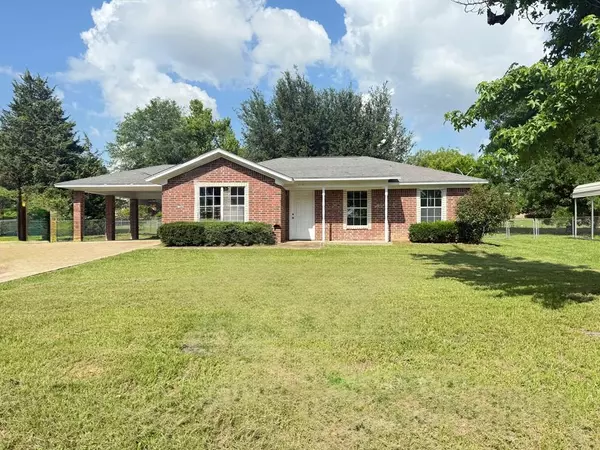 212 Thomas Rd, Palestine, TX 75803-6824