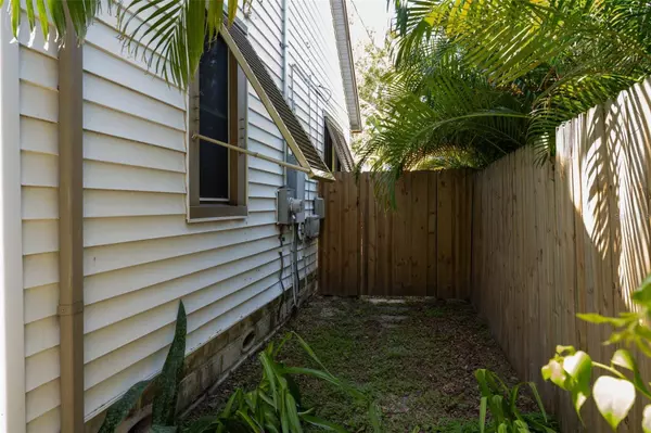 2342 8TH AVE N, St Petersburg, FL 33713