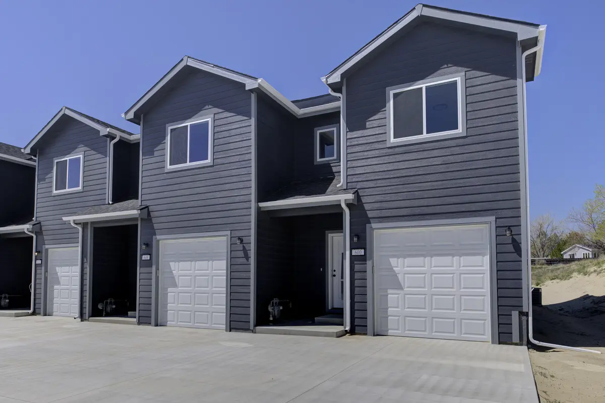612 Badger Ln, Mills, WY 82644