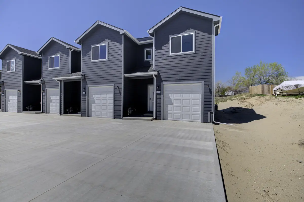 600 Badger Ln, Mills, WY 82644
