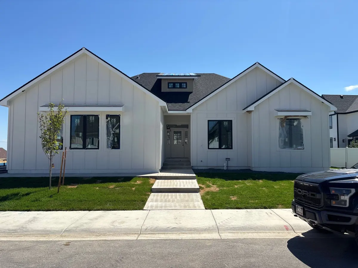 2765 Heathrow Ave, Casper, WY 82609-3887