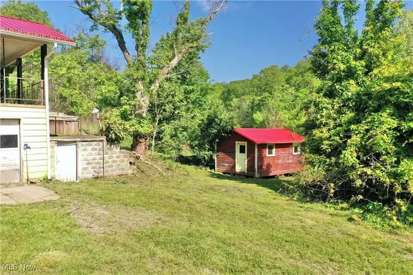 627 Straight Fork RD, Smithville, WV 26178